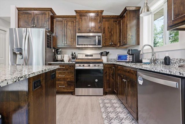 1030 Joy Circle SW, Cambridge, MN 55008