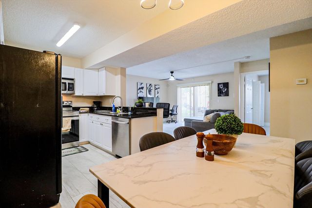 450 Palm Circle 106, Pembroke Pines, FL 33025