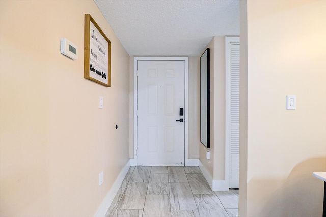 450 Palm Circle 106, Pembroke Pines, FL 33025