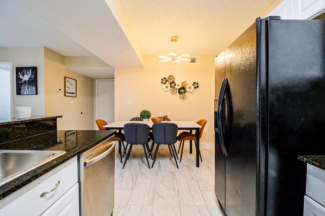 450 Palm Circle 106, Pembroke Pines, FL 33025