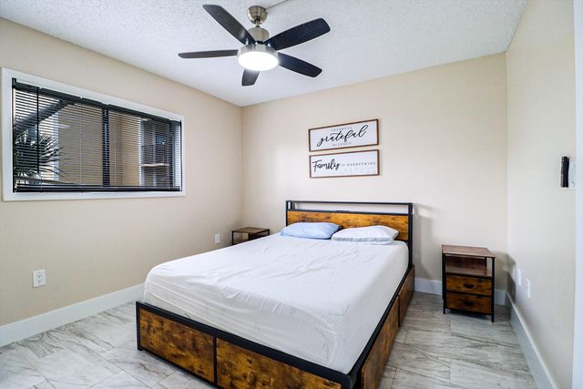 450 Palm Circle 106, Pembroke Pines, FL 33025