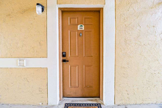 450 Palm Circle 106, Pembroke Pines, FL 33025