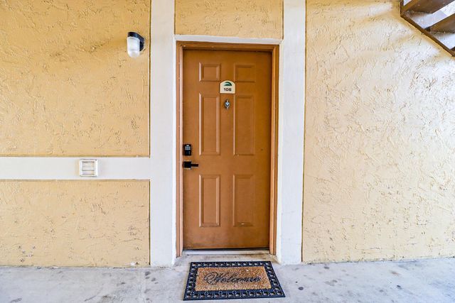 450 Palm Circle 106, Pembroke Pines, FL 33025