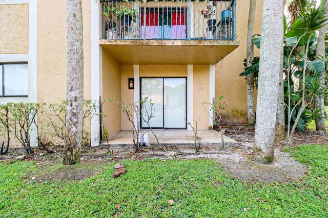 450 Palm Circle 106, Pembroke Pines, FL 33025