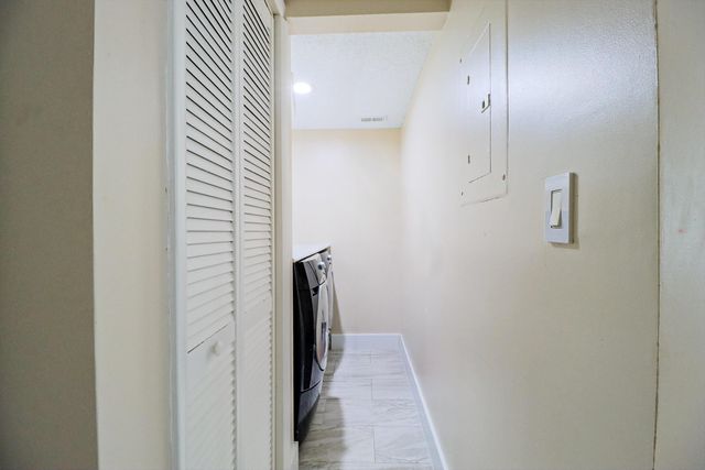 450 Palm Circle 106, Pembroke Pines, FL 33025