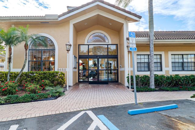 450 Palm Circle 106, Pembroke Pines, FL 33025