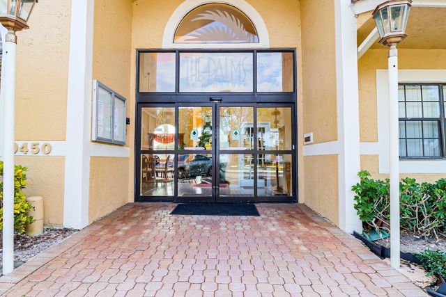 450 Palm Circle 106, Pembroke Pines, FL 33025