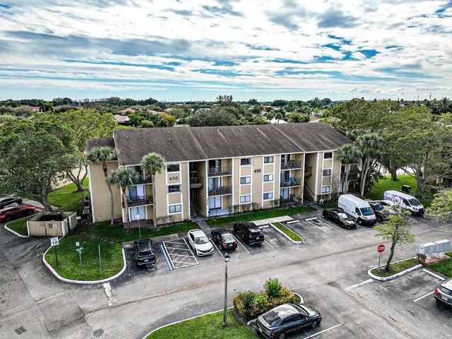 450 Palm Circle 106, Pembroke Pines, FL 33025