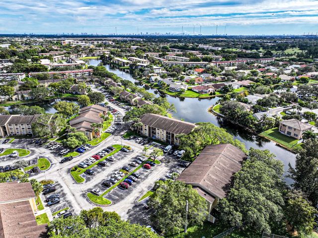 450 Palm Circle 106, Pembroke Pines, FL 33025