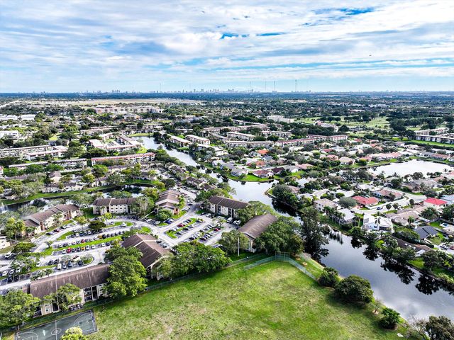 450 Palm Circle 106, Pembroke Pines, FL 33025