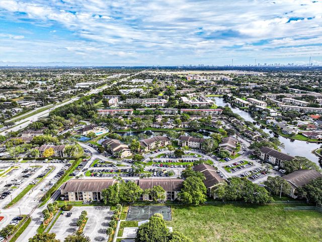 450 Palm Circle 106, Pembroke Pines, FL 33025