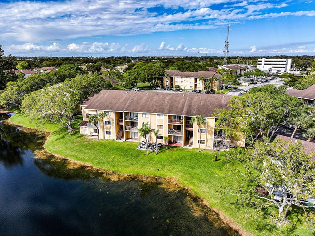 450 Palm Circle 106, Pembroke Pines, FL 33025