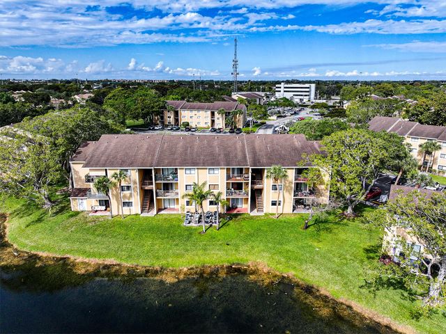 450 Palm Circle 106, Pembroke Pines, FL 33025