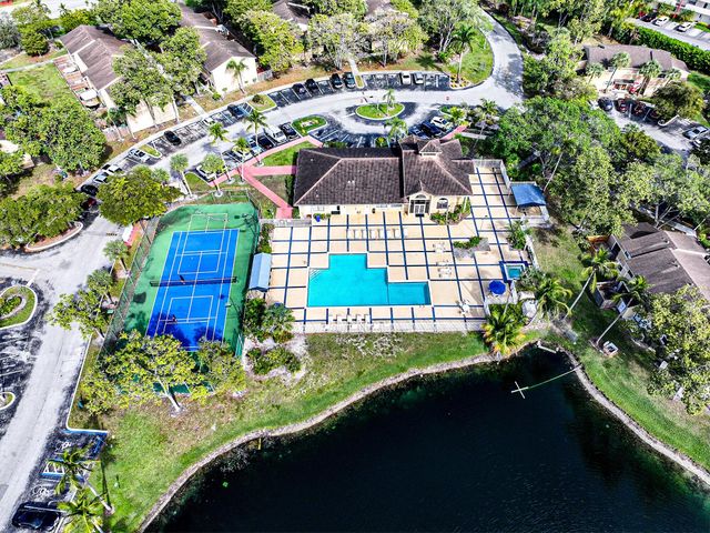 450 Palm Circle 106, Pembroke Pines, FL 33025