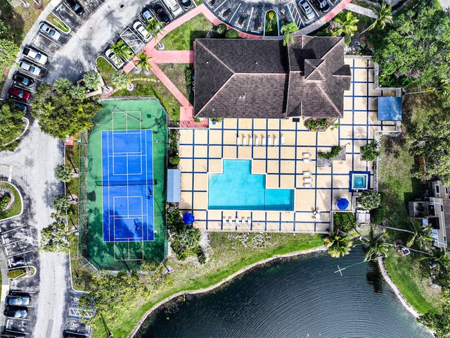 450 Palm Circle 106, Pembroke Pines, FL 33025