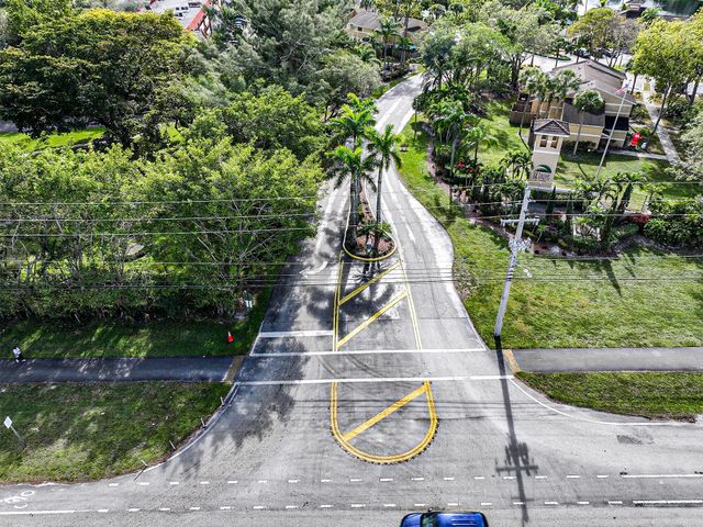 450 Palm Circle 106, Pembroke Pines, FL 33025