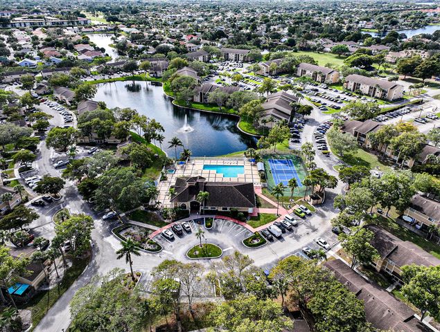 450 Palm Circle 106, Pembroke Pines, FL 33025