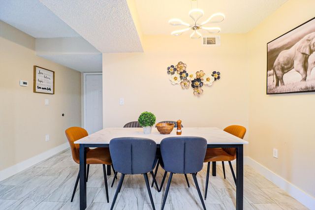 450 Palm Circle 106, Pembroke Pines, FL 33025