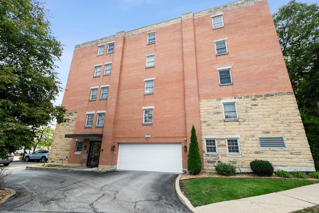 8733 Willow Boulevard 1C, Willow Springs, IL 60480