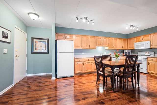 8733 Willow Boulevard 1C, Willow Springs, IL 60480