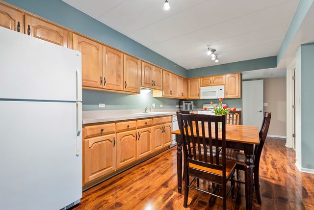 8733 Willow Boulevard 1C, Willow Springs, IL 60480