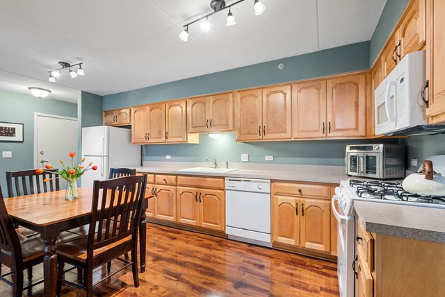 8733 Willow Boulevard 1C, Willow Springs, IL 60480