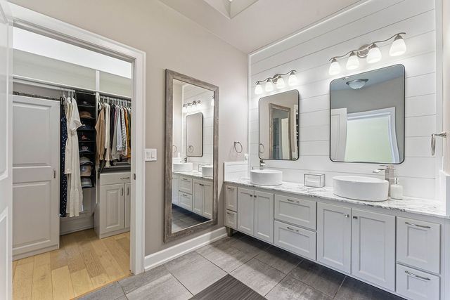 2901 W Dogwood Street, Rogers, AR 72758