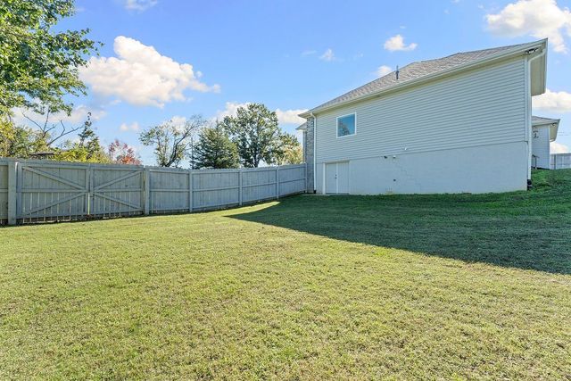 2901 W Dogwood Street, Rogers, AR 72758