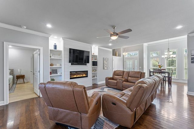 2901 W Dogwood Street, Rogers, AR 72758