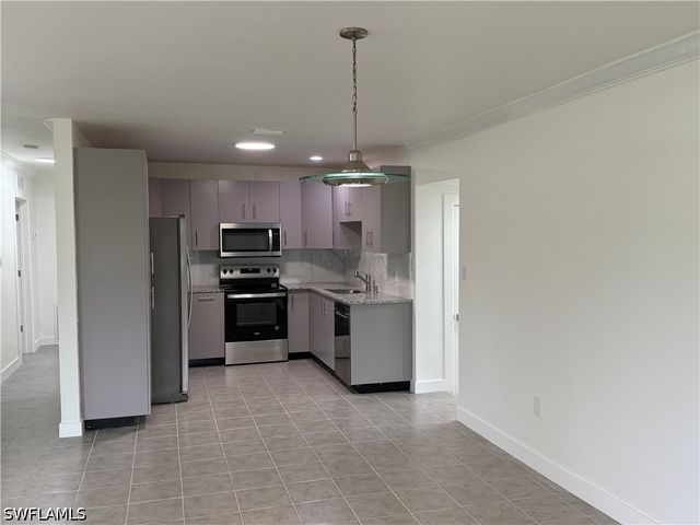 701 107th AVE N, Naples, FL 34108