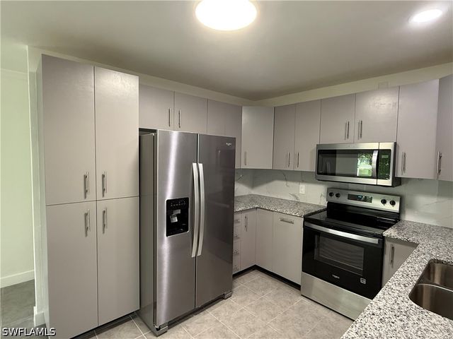 701 107th AVE N, Naples, FL 34108