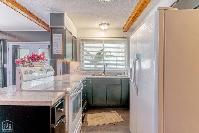 1 Nokomis Drive, Cherokee Village, AR 72529