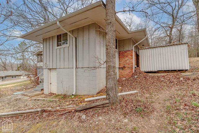 1 Nokomis Drive, Cherokee Village, AR 72529