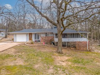 1 Nokomis Drive, Cherokee Village, AR 72529