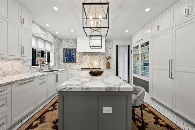 405 Sheridan Road, Kenilworth, IL 60043