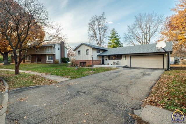 5232 SW Belle TER, Topeka, KS 66604