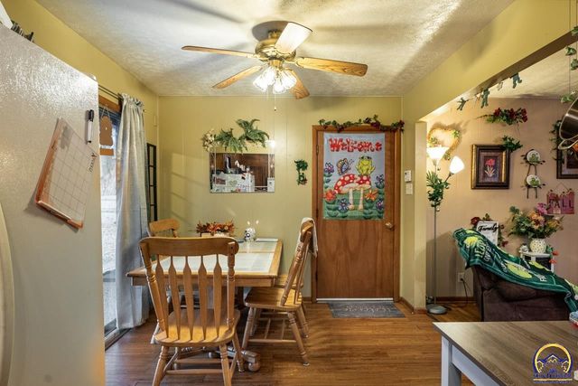 5232 SW Belle TER, Topeka, KS 66604