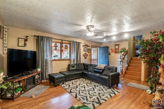 5232 SW Belle TER, Topeka, KS 66604