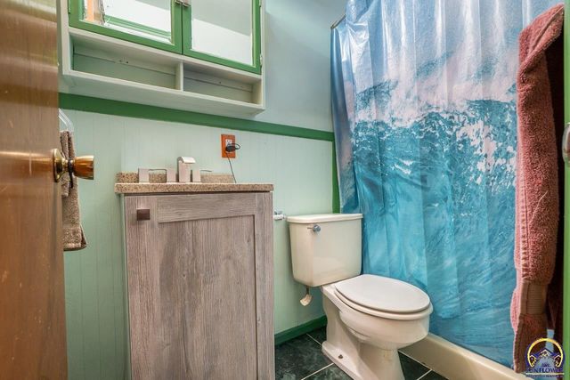 5232 SW Belle TER, Topeka, KS 66604