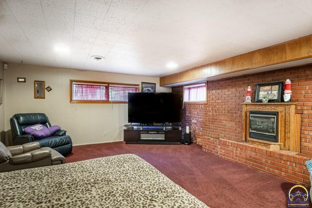 5232 SW Belle TER, Topeka, KS 66604