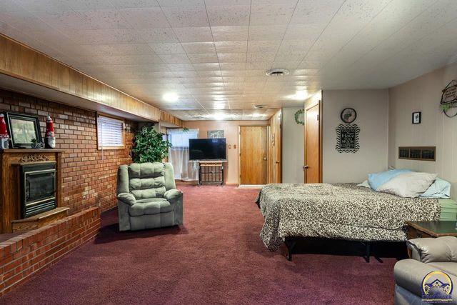 5232 SW Belle TER, Topeka, KS 66604