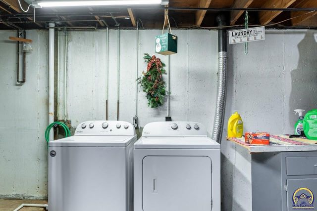 5232 SW Belle TER, Topeka, KS 66604