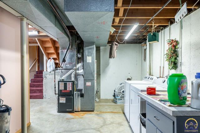 5232 SW Belle TER, Topeka, KS 66604