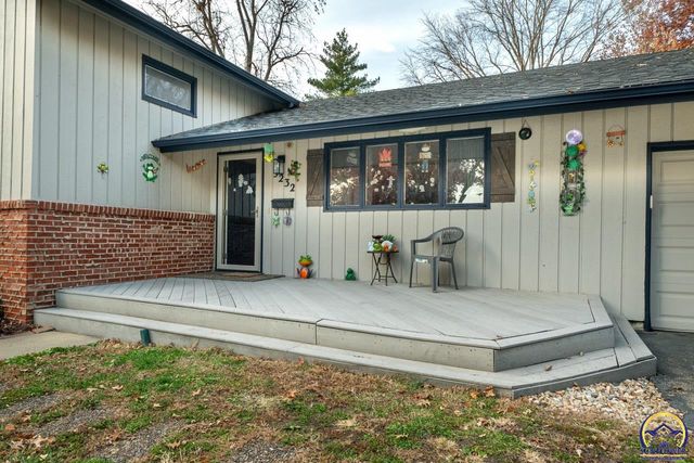 5232 SW Belle TER, Topeka, KS 66604