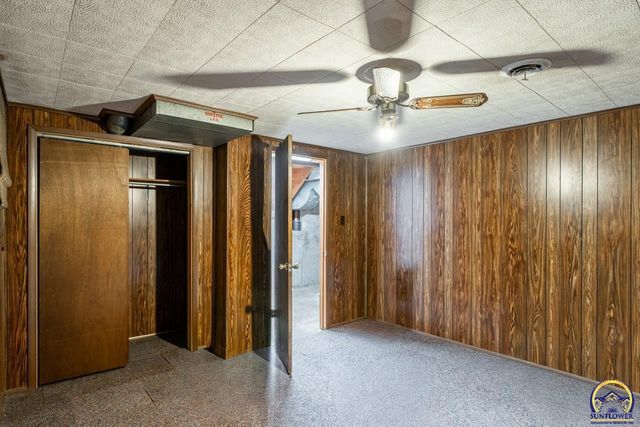 5232 SW Belle TER, Topeka, KS 66604