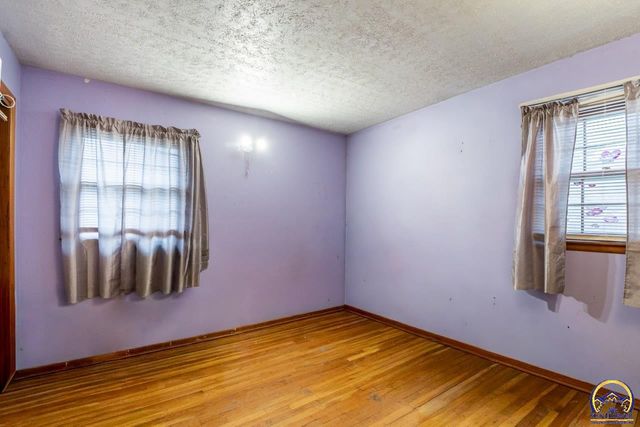 5232 SW Belle TER, Topeka, KS 66604