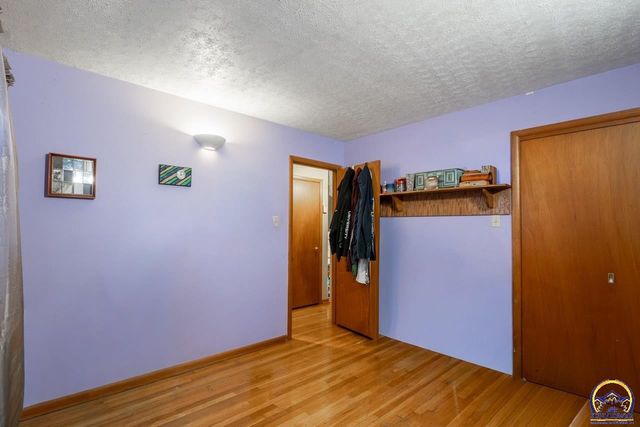 5232 SW Belle TER, Topeka, KS 66604