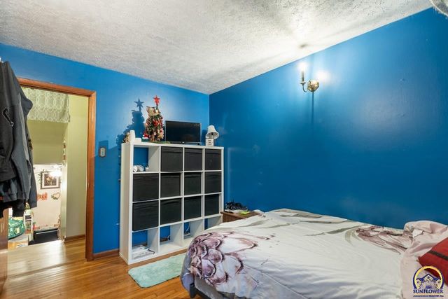 5232 SW Belle TER, Topeka, KS 66604