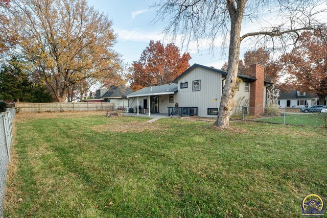 5232 SW Belle TER, Topeka, KS 66604