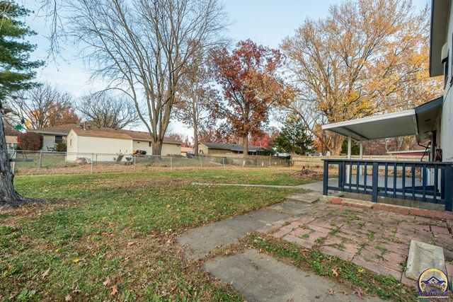 5232 SW Belle TER, Topeka, KS 66604